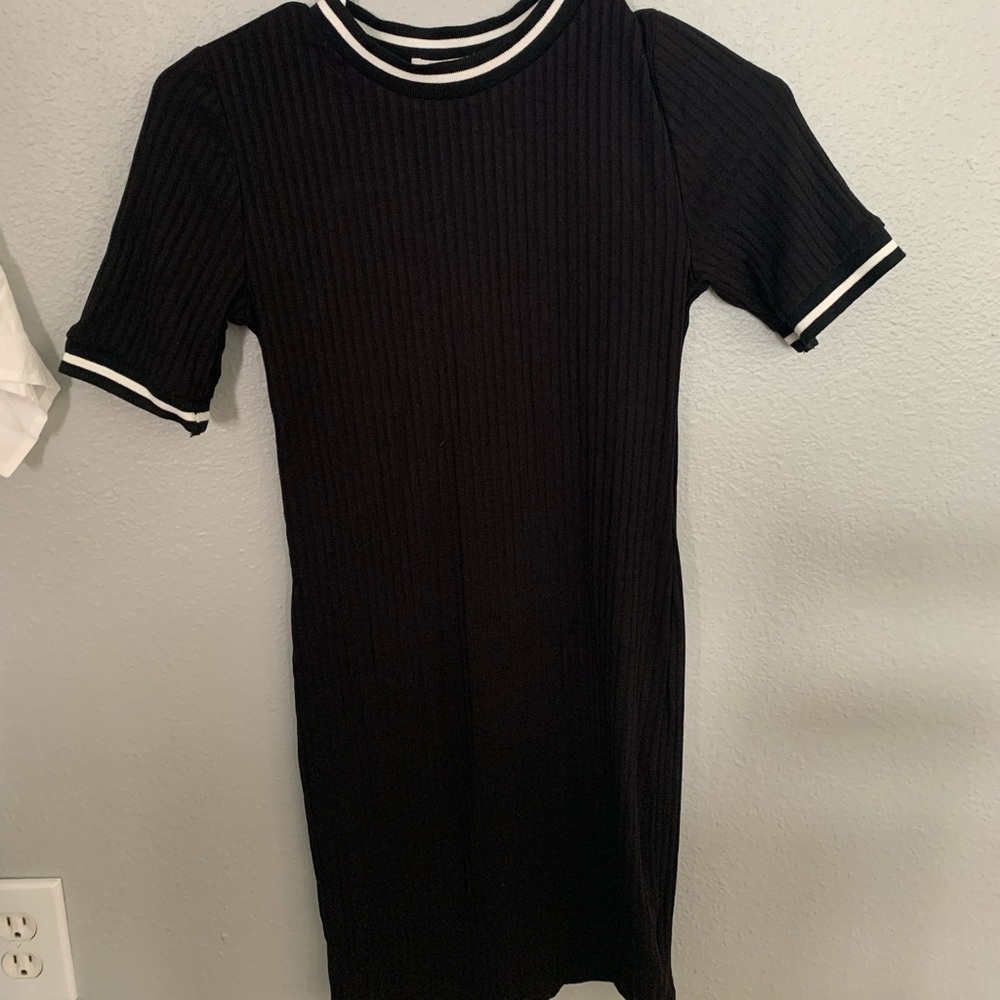 URBAN OUTFITTERS BDG FITTED BLACK FITTED DRESS